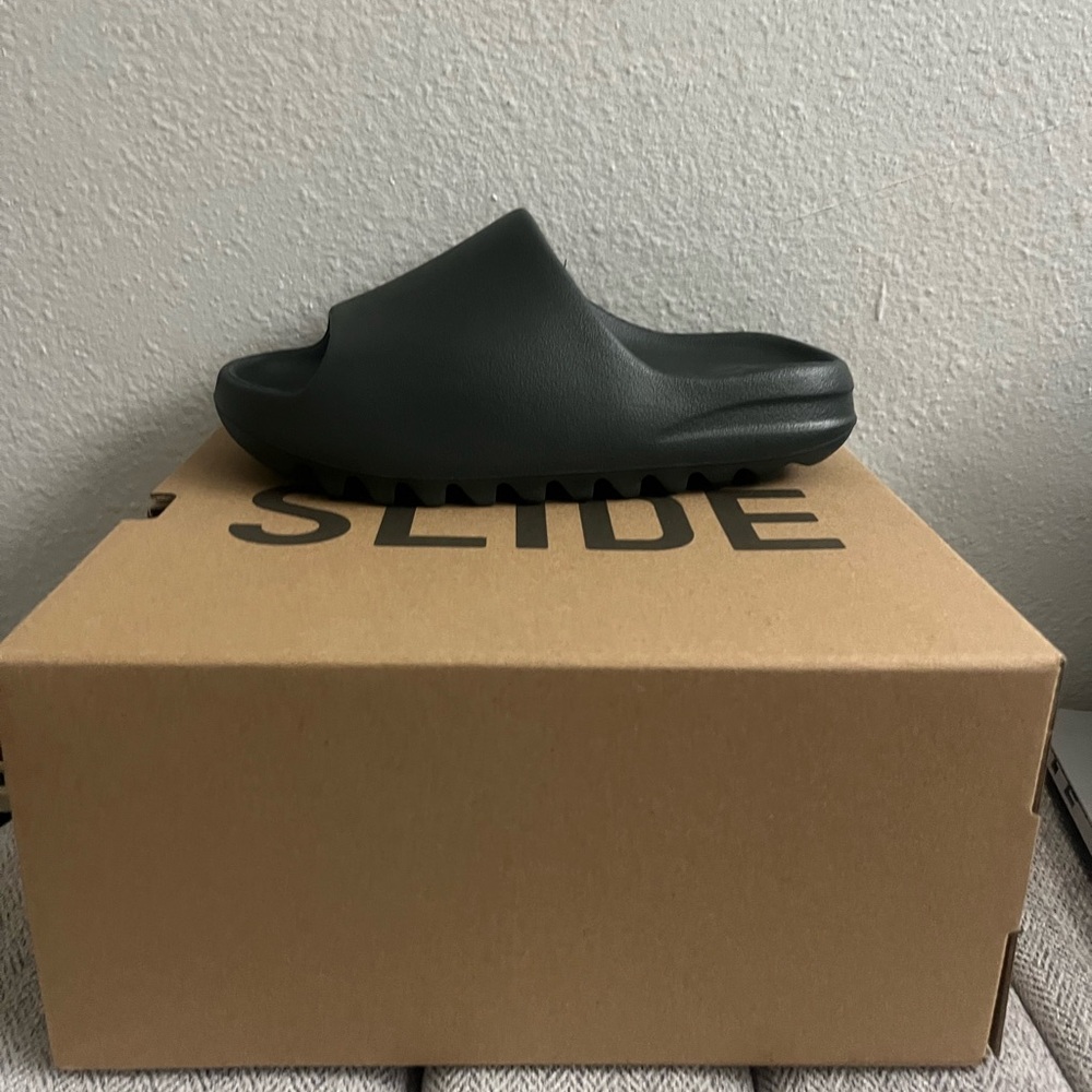 BLACK ONYX YEEZY SLIDES BRAND NEW - COMES WITH BOX AND NEVER USED